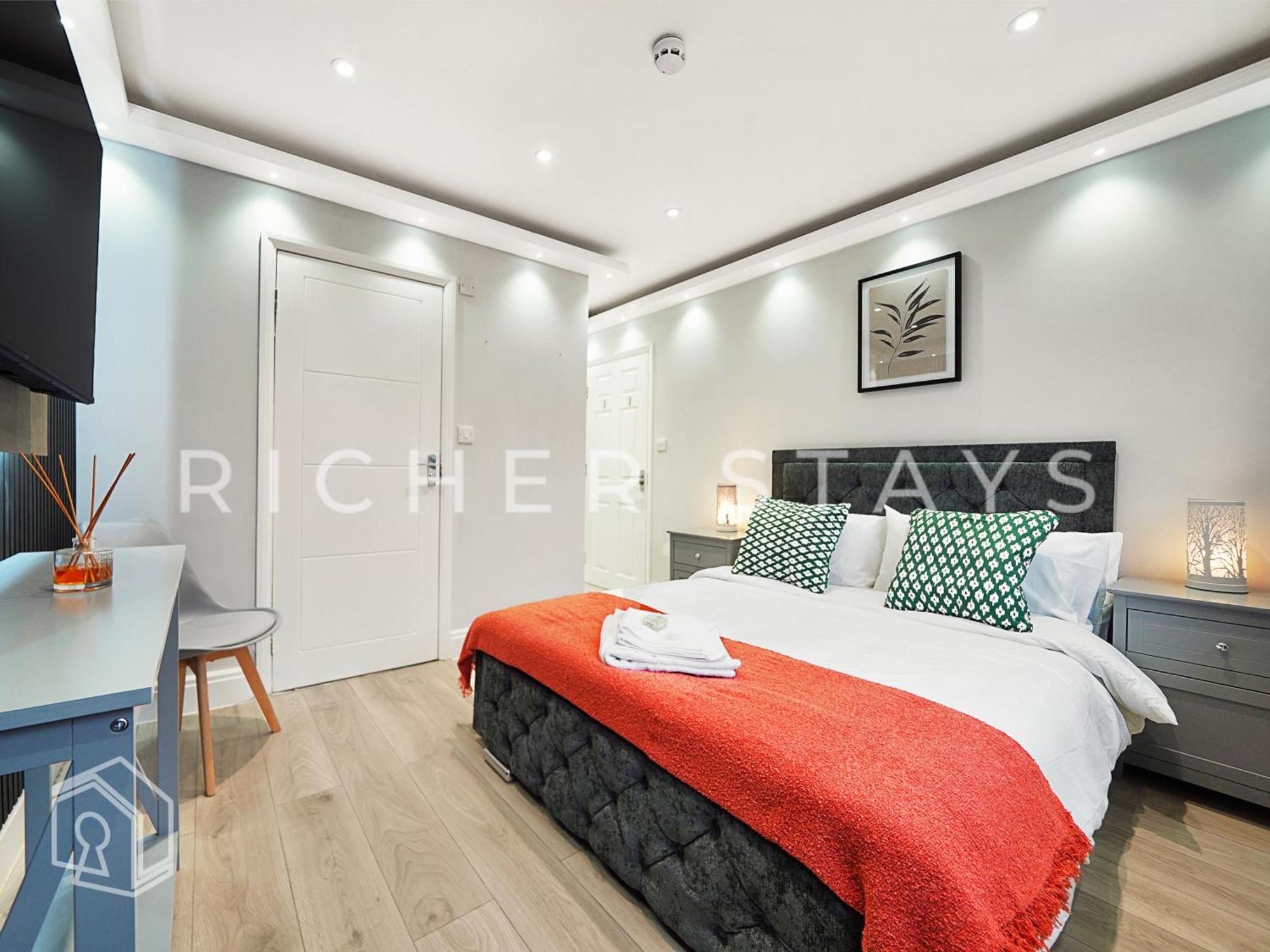 Leyton Guest - And Amenities Londra