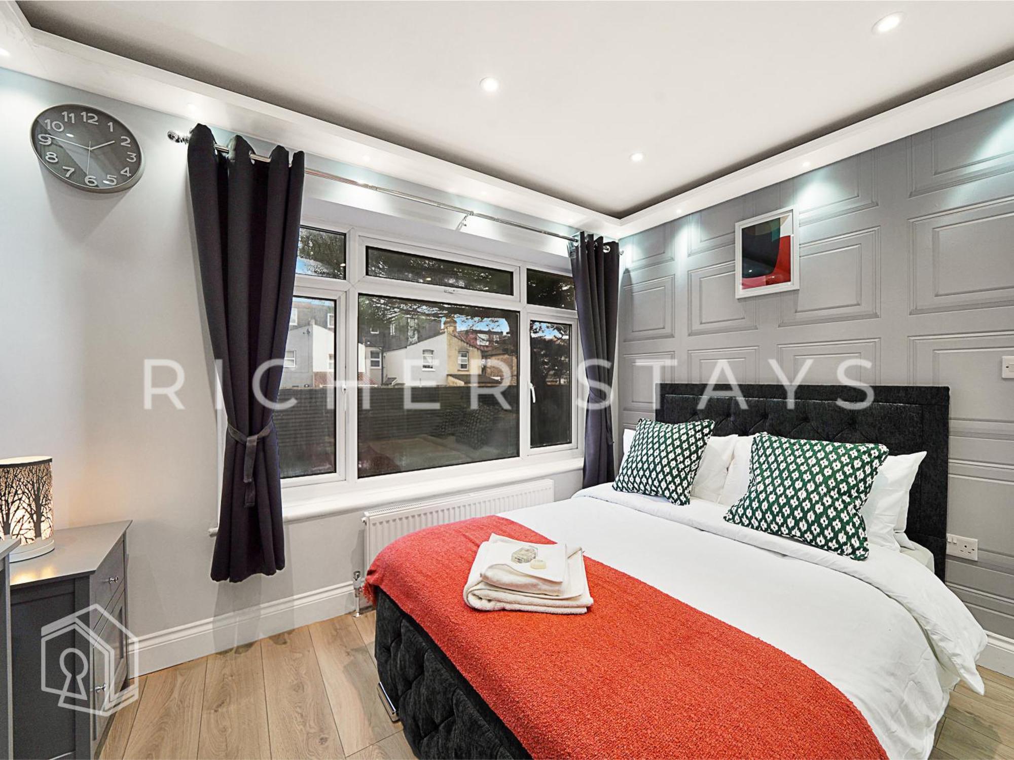 Leyton Guest - And Amenities * Londra