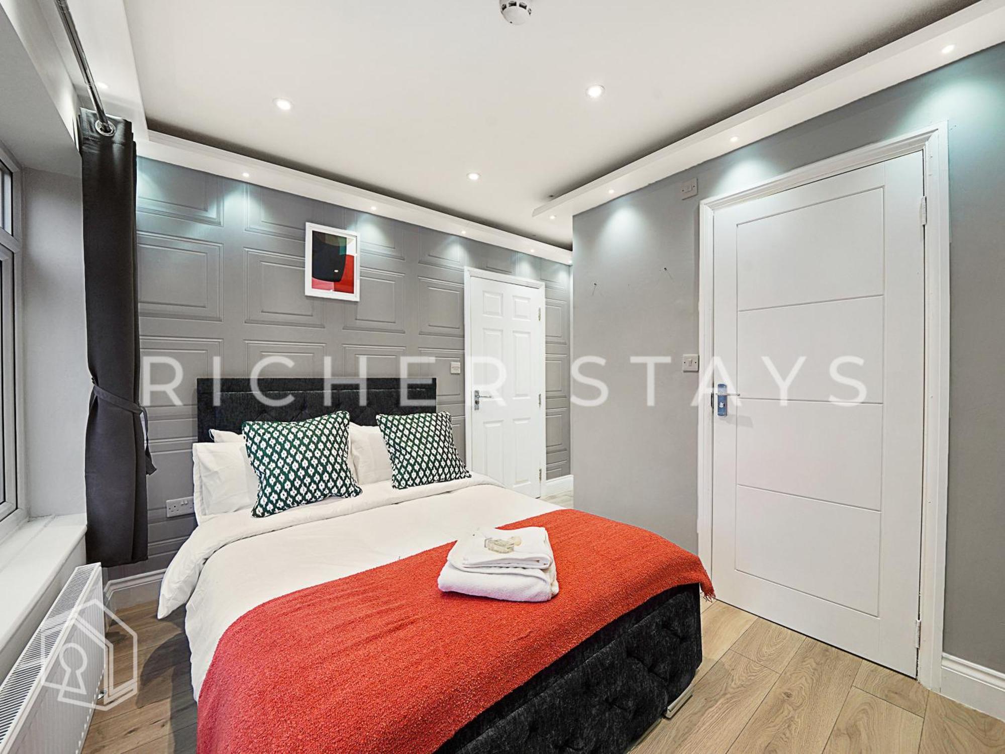 Leyton Guest - And Amenities Londra